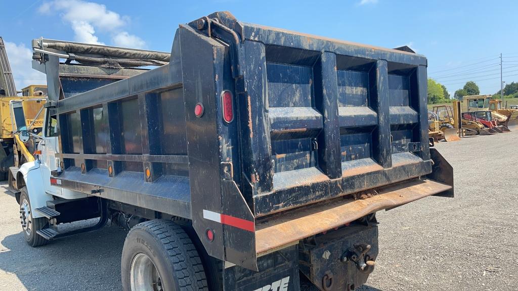 2000 INTERNATIONAL 4900 SINGLE AXLE DUMP TRUCK