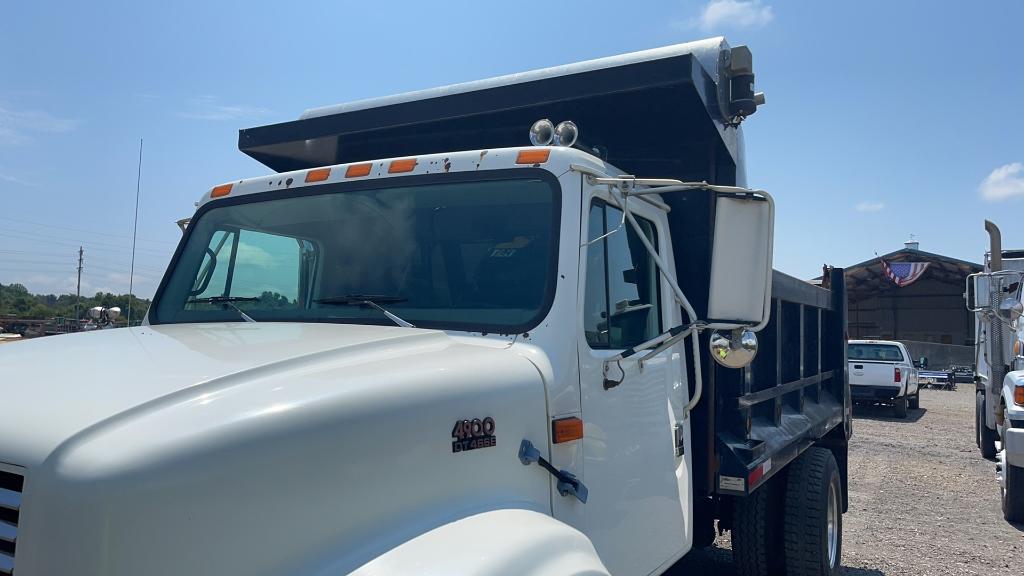 2000 INTERNATIONAL 4900 SINGLE AXLE DUMP TRUCK