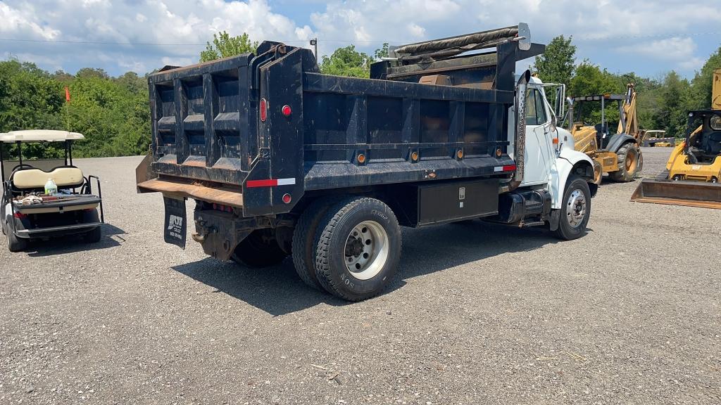 2000 INTERNATIONAL 4900 SINGLE AXLE DUMP TRUCK