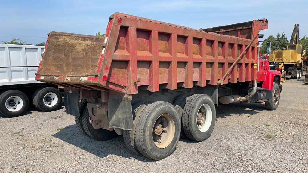 1995 FORD L9000 DUMP TRUCK