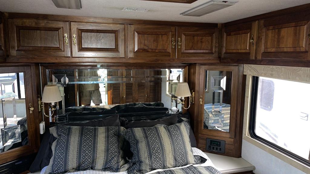 1993 MONACO SIGNATURE SERIES CROWN ROYAL RV