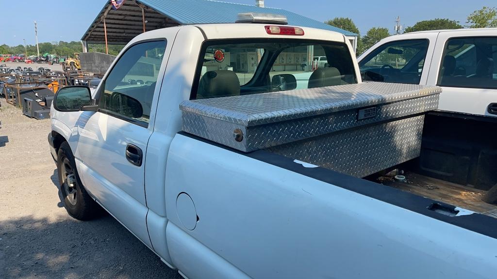 2006 CHEVY 1500 REGULAR CAB TRUCK