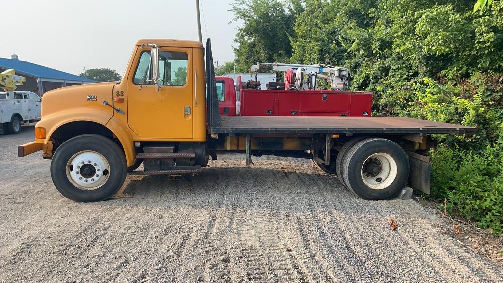 1999 INTERNATIONAL 4900 SINGLE AXLE TRUCK