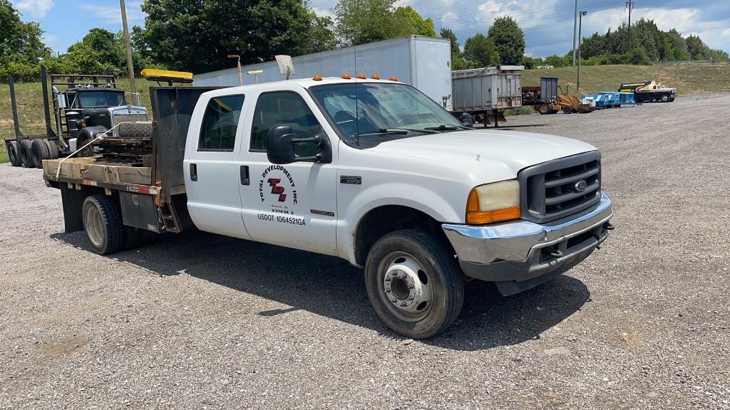 2001 FORD F-550 4 DOOR FLATBED PICKUP TRUCK