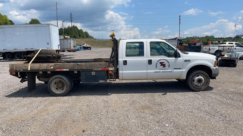 2001 FORD F-550 4 DOOR FLATBED PICKUP TRUCK