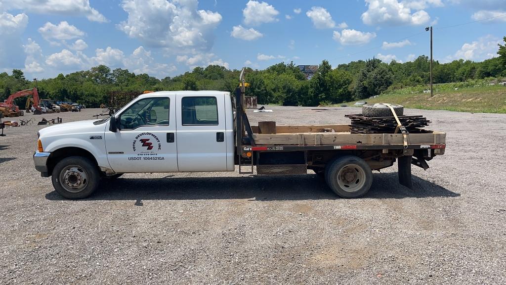 2001 FORD F-550 4 DOOR FLATBED PICKUP TRUCK