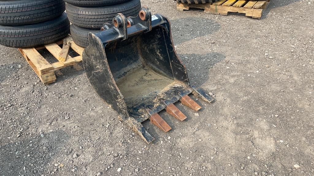 CAT 303-1328 24" EXCAVATOR BUCKET