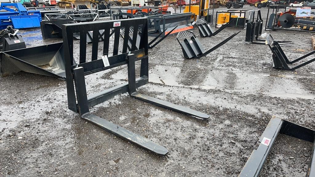 UNUSED TRUBILT 42" SKID STEER PALLET FORK