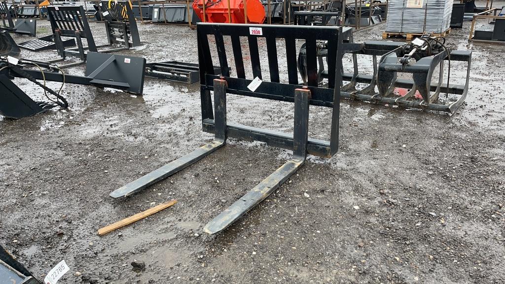 UNUSED TRUBILT 42" SKID STEER PALLET FORK