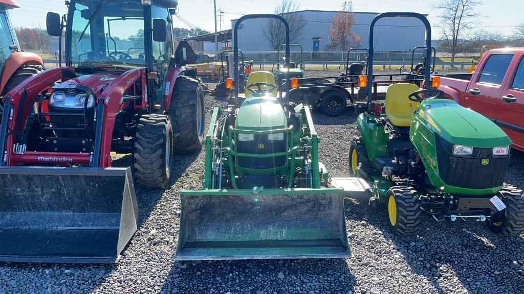 JOHN DEERE 1026R TRACTOR WITH LOADER