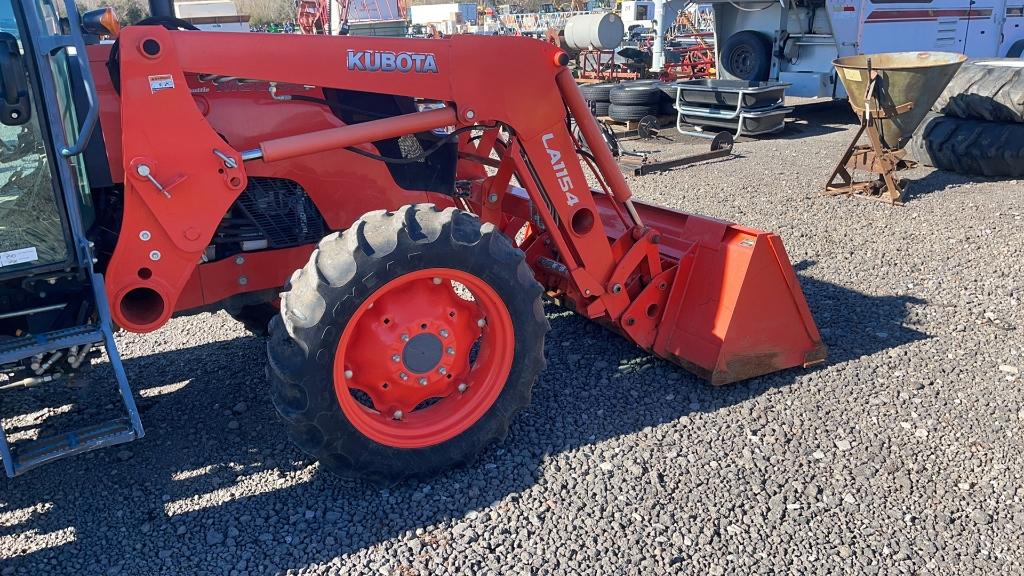 KUBOTA M6060 TRACTOR