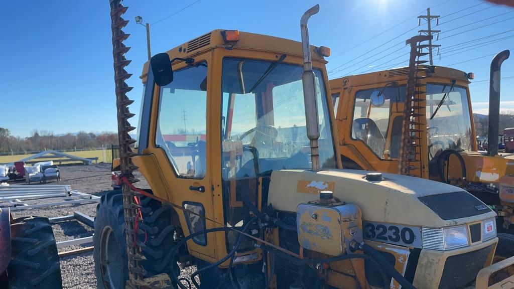 CASE IH 3230 TRACTOR