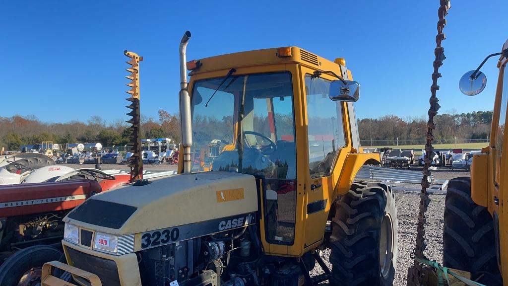 CASE IH 3230 TRACTOR