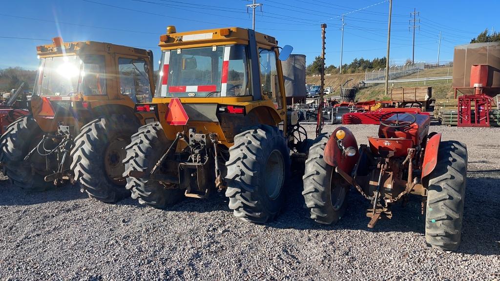 CASE IH 3230 TRACTOR