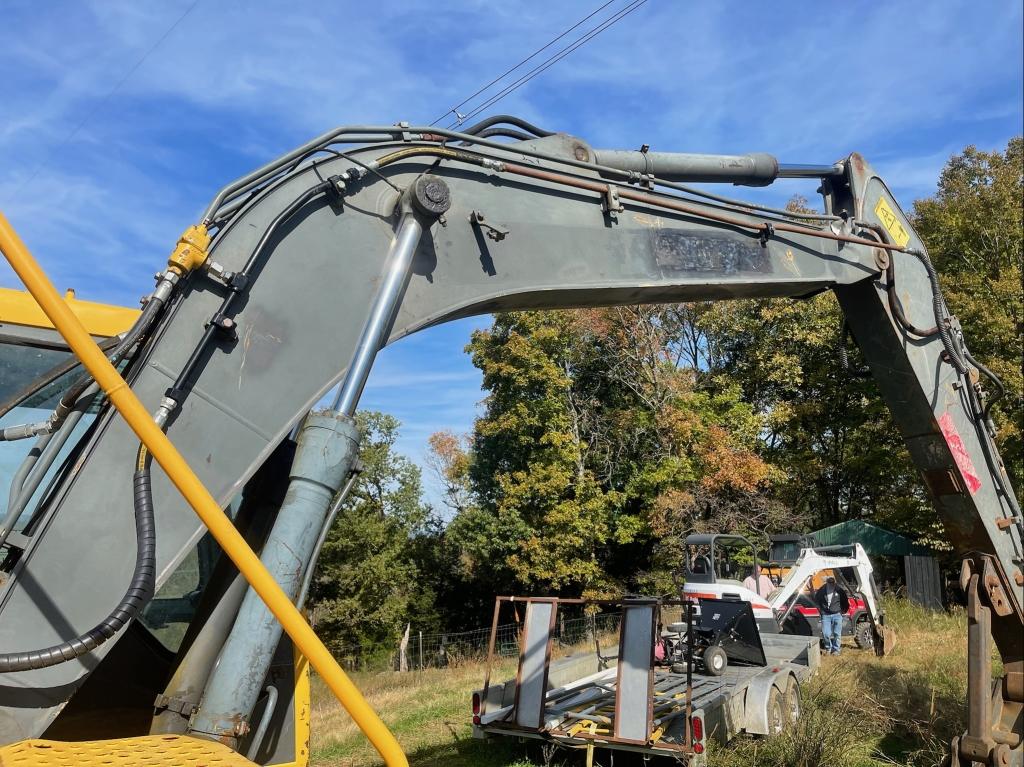 VOLVO EC140B LC EXCAVATOR