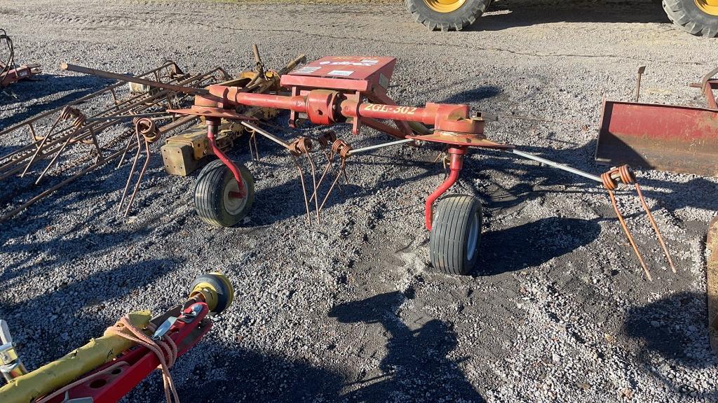 TWO BASKET HAY TEDDER PULL TYPE