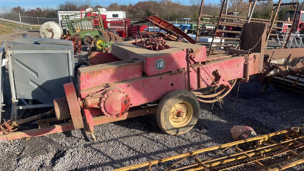 MASSEY FERGUSON 12 SQUARE BALER