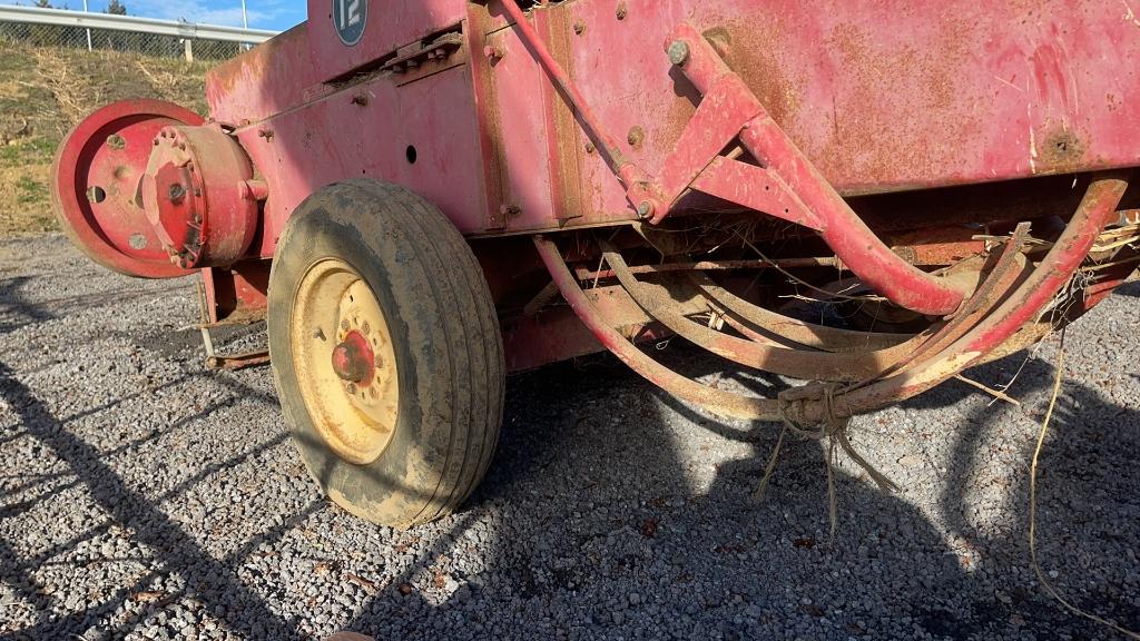 MASSEY FERGUSON 12 SQUARE BALER