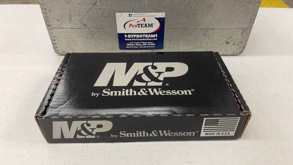 UNUSED SMITH AND WESSON M&P .40 SHIELD