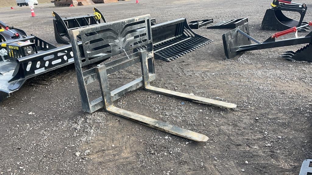 UNUSED 48" SKID STEER PALLET FORKS