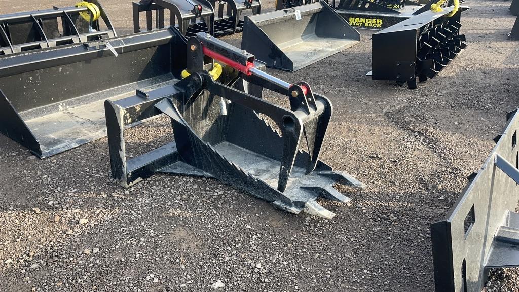 UNUSED SKID STEER STUMP BUCKET WITH GRAPPLE