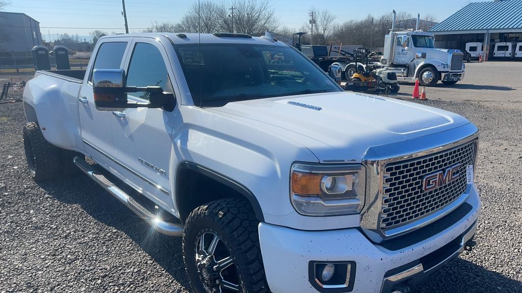 2015 GMC DENALI 3500HD DUALLY TRUCK