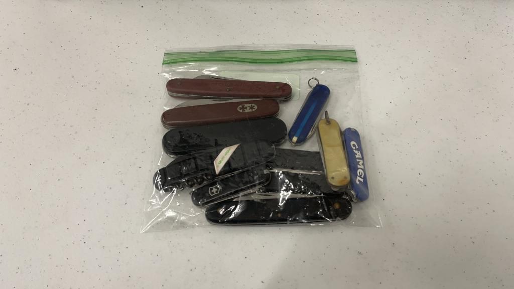 QTY 11) ASSORTED POCKET KNIVES