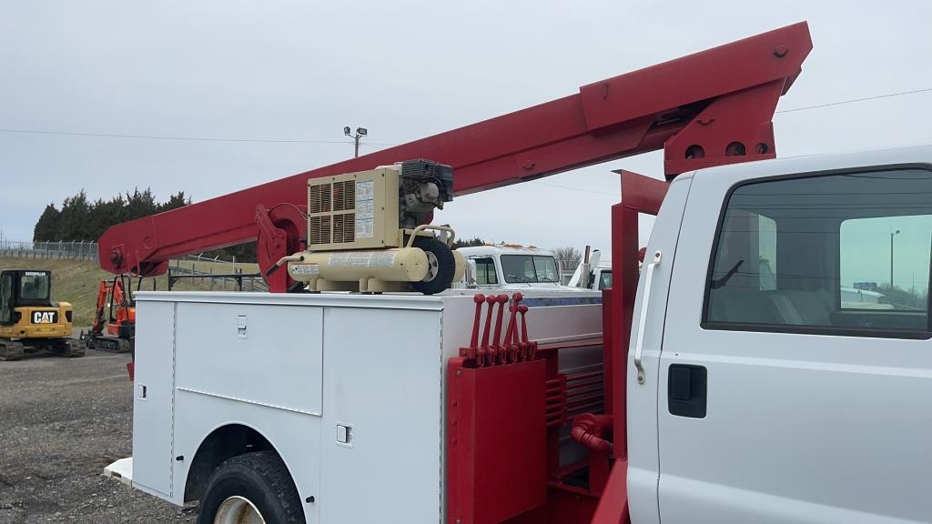 2000 FORD F-650 SERVICE TRUCK