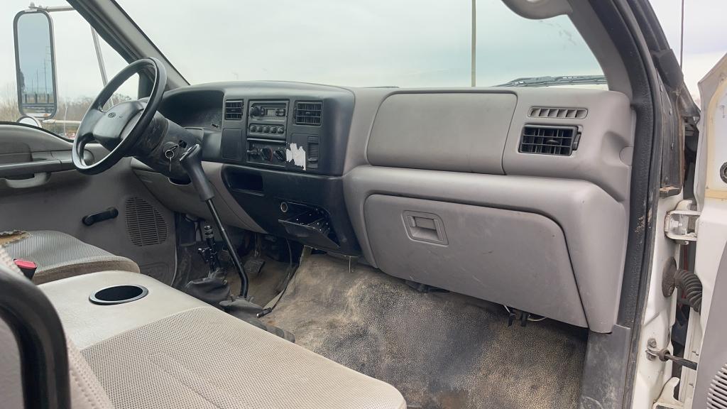 2000 FORD F-650 SERVICE TRUCK