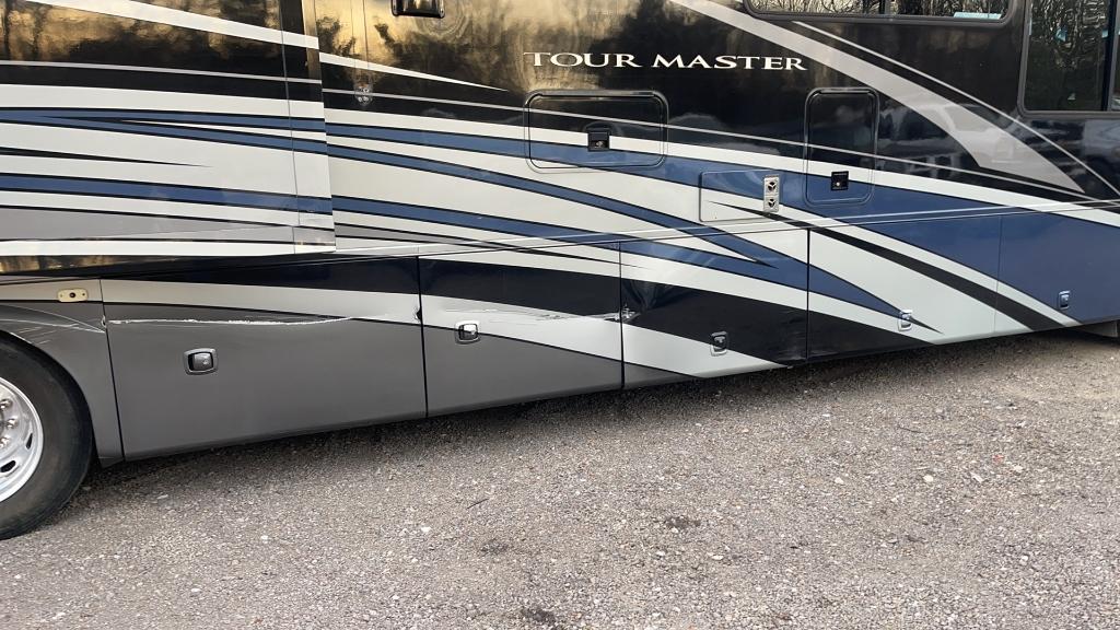 2008 GULF STREAM TOUR MASTER 42' MOTOR HOME