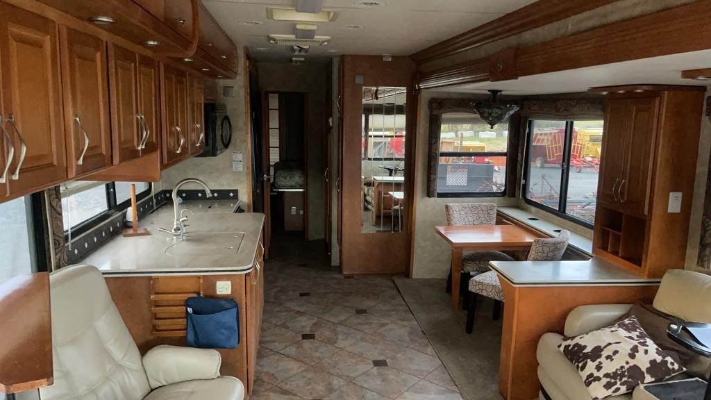 2008 GULF STREAM TOUR MASTER 42' MOTOR HOME