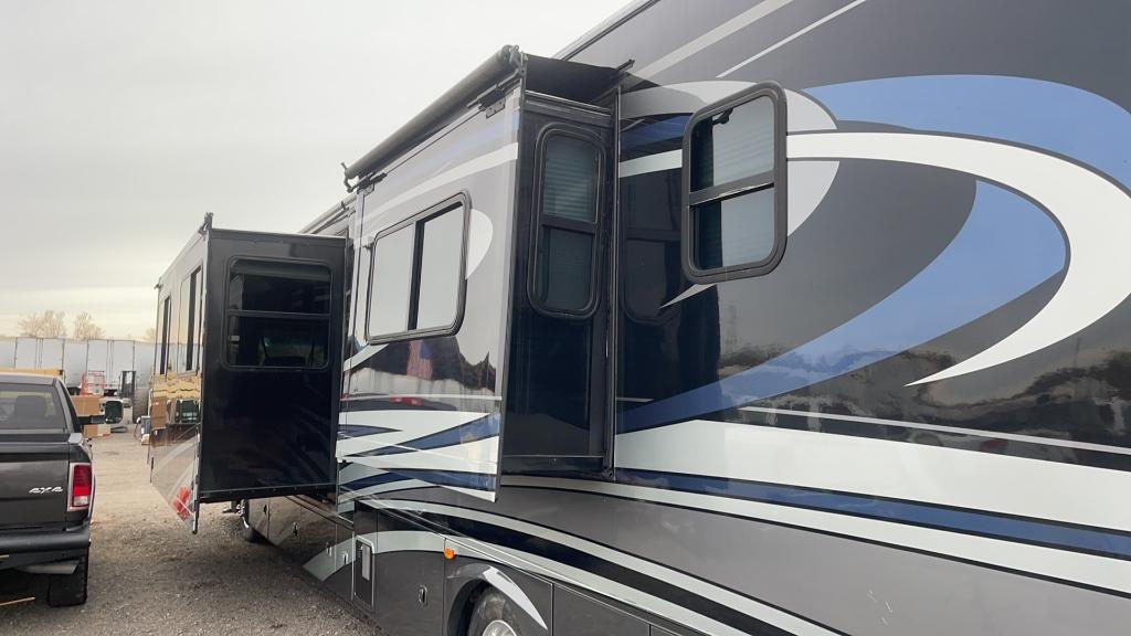 2008 GULF STREAM TOUR MASTER 42' MOTOR HOME