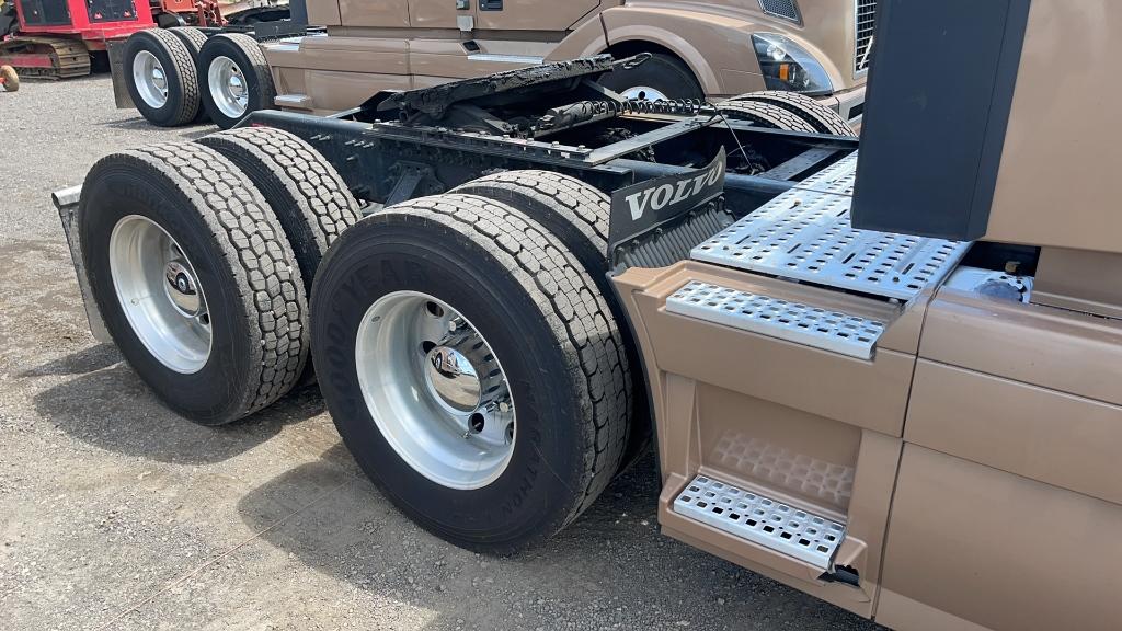 2018 VOLVO VNL64T670 TANDEM AXLE ROAD TRACTOR