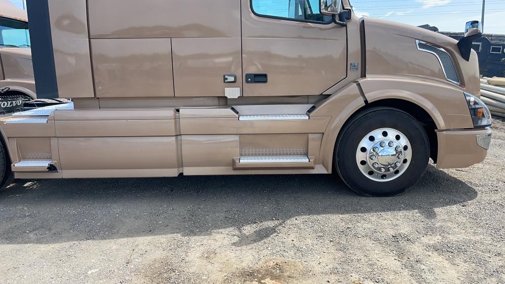 2018 VOLVO VNL64T670 TANDEM AXLE ROAD TRACTOR