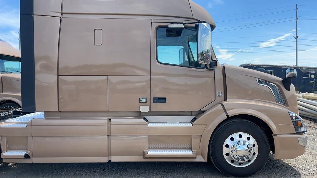 2018 VOLVO VNL64T670 TANDEM AXLE ROAD TRACTOR