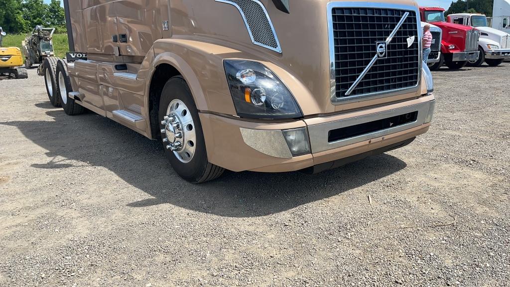 2018 VOLVO VNL64T670 TANDEM AXLE ROAD TRACTOR