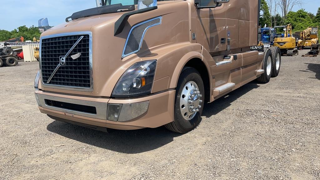 2018 VOLVO VNL64T670 TANDEM AXLE ROAD TRACTOR