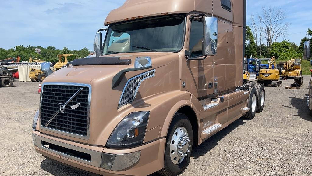 2018 VOLVO VNL64T670 TANDEM AXLE ROAD TRACTOR