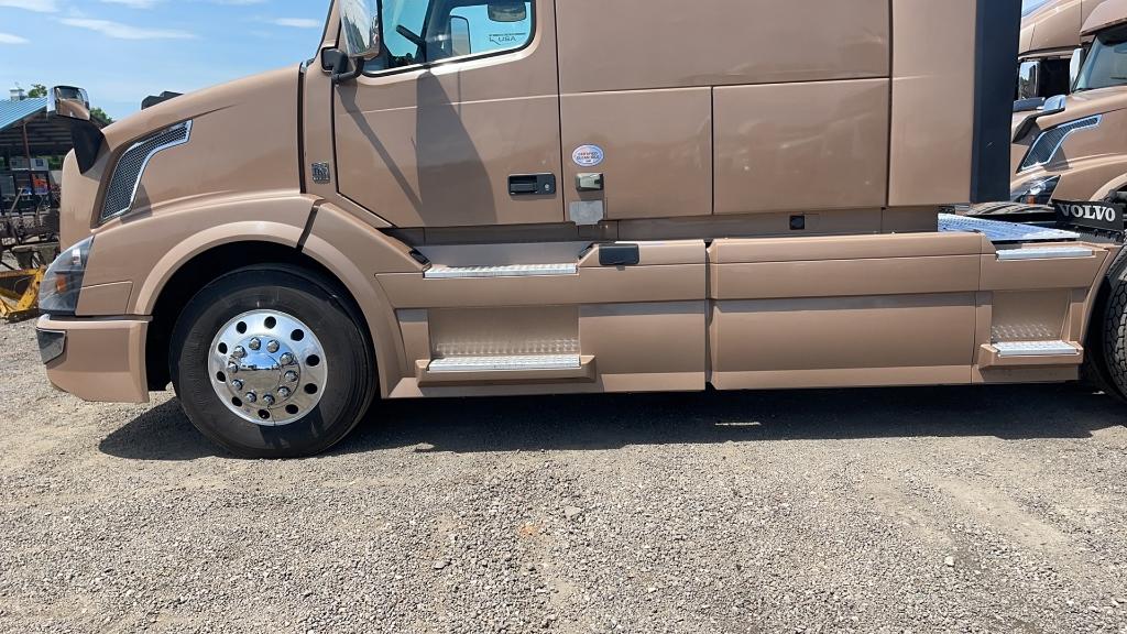 2018 VOLVO VNL64T670 TANDEM AXLE ROAD TRACTOR