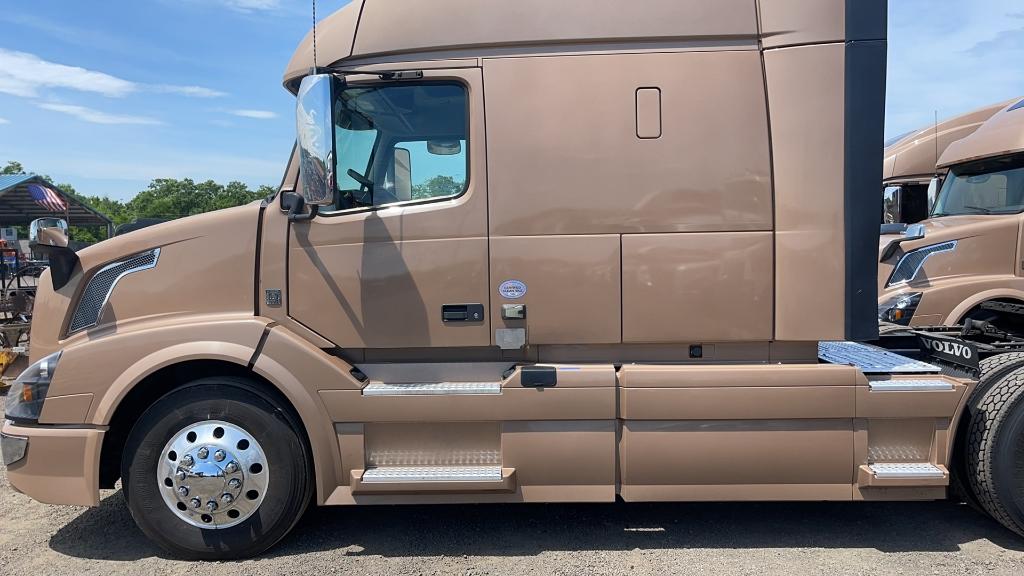 2018 VOLVO VNL64T670 TANDEM AXLE ROAD TRACTOR