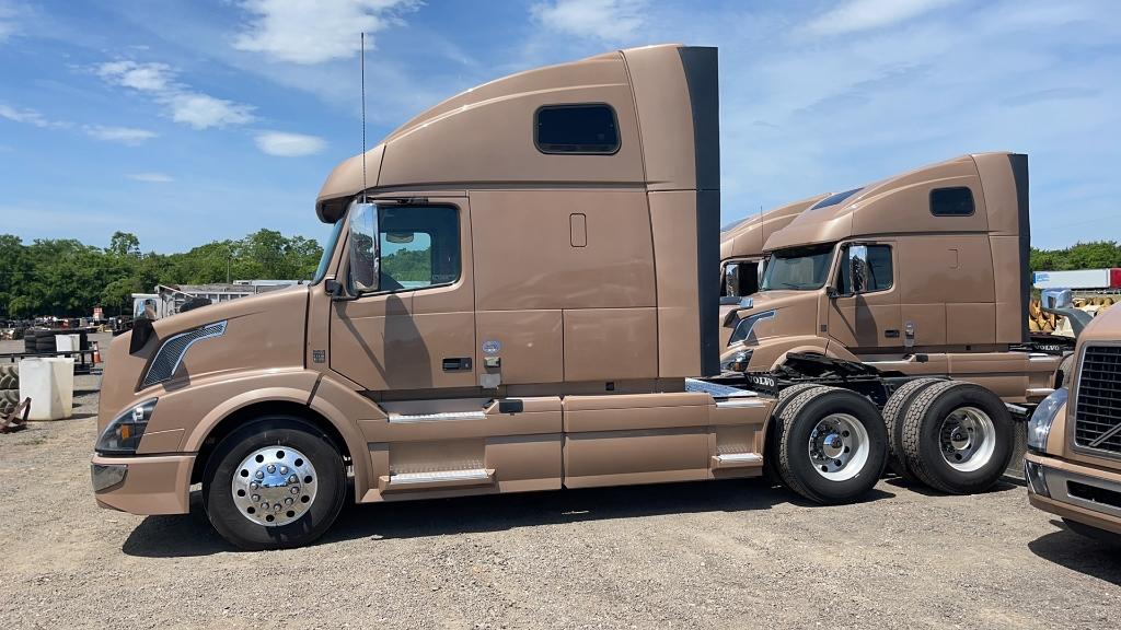 2018 VOLVO VNL64T670 TANDEM AXLE ROAD TRACTOR