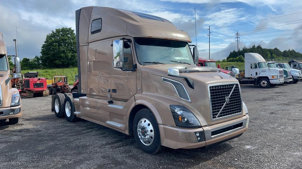 2018 VOLVO VNL64T670 TANDEM AXLE ROAD TRACTOR