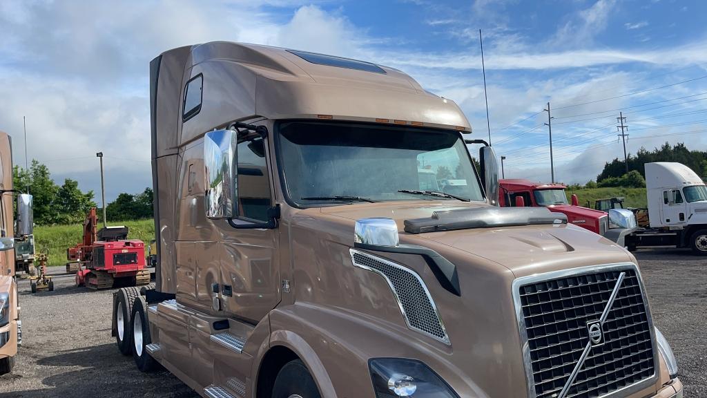 2018 VOLVO VNL64T670 TANDEM AXLE ROAD TRACTOR