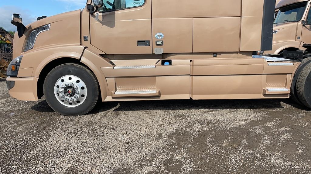 2018 VOLVO VNL64T670 TANDEM AXLE ROAD TRACTOR