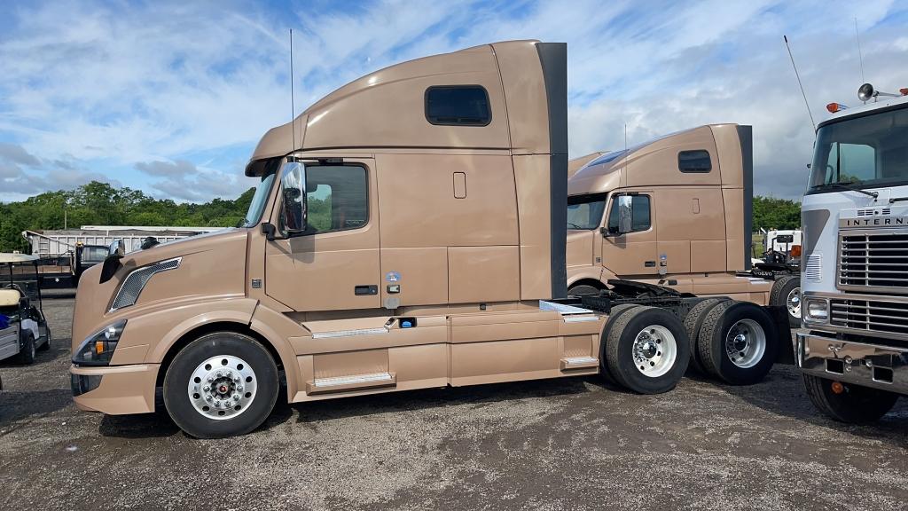 2018 VOLVO VNL64T670 TANDEM AXLE ROAD TRACTOR