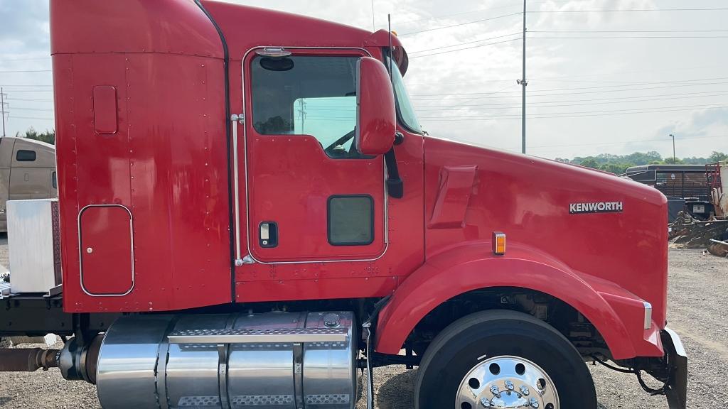 2008 KENWORTH T800 TANDEM AXLE SLEEPER SEMI TRUCK