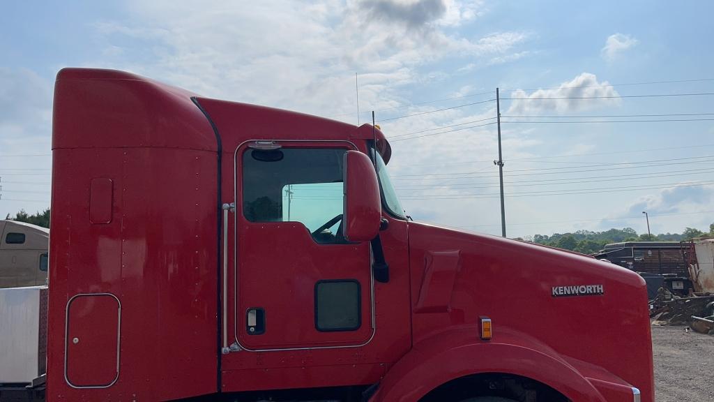 2008 KENWORTH T800 TANDEM AXLE SLEEPER SEMI TRUCK