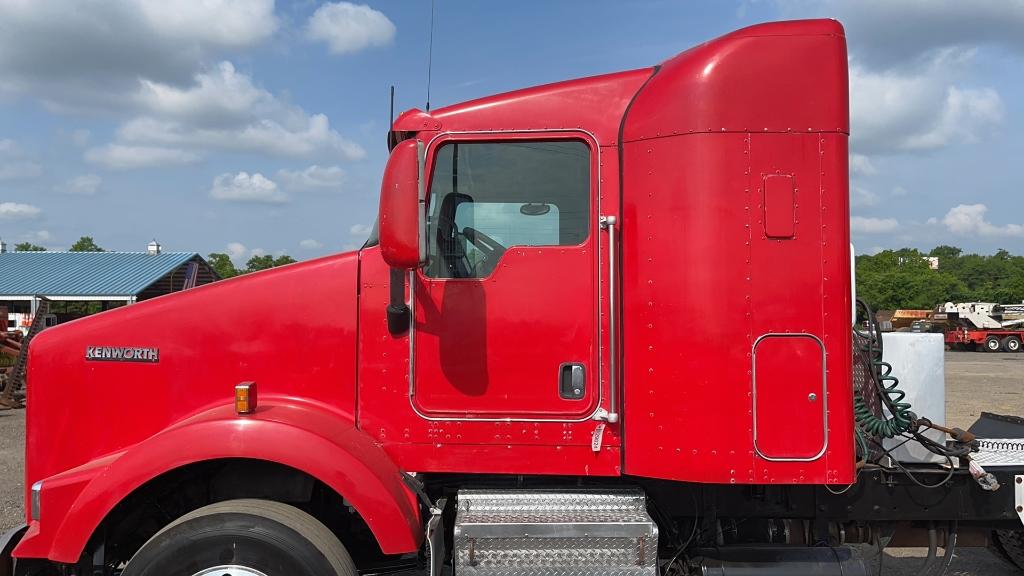 2008 KENWORTH T800 TANDEM AXLE SLEEPER SEMI TRUCK