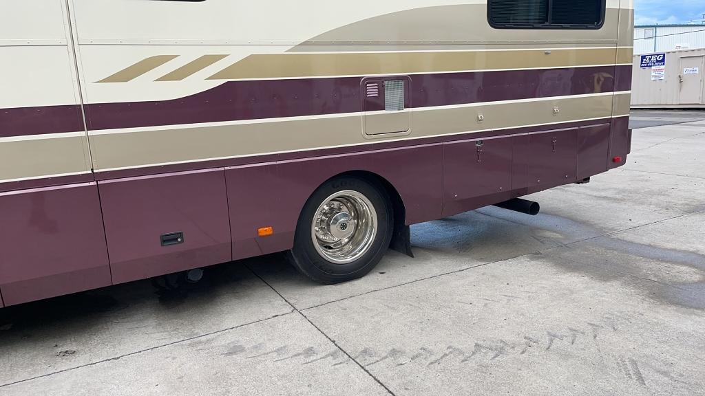 1998 SAFARI SAHARA EDITION 38' MOTOR COACH