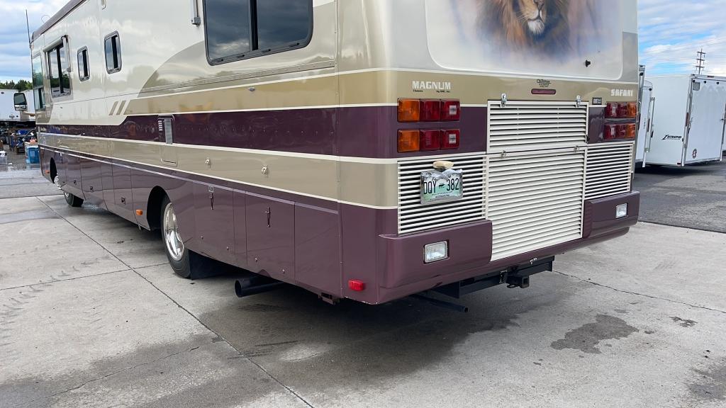 1998 SAFARI SAHARA EDITION 38' MOTOR COACH